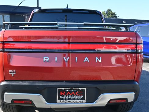 Used 2025 Rivian R1T Adventure image 12