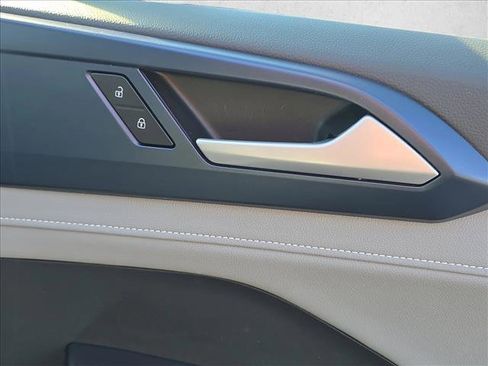 Used 2024 Volkswagen Taos SE image 24