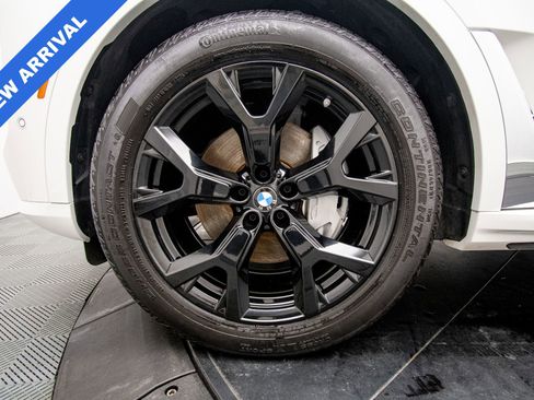 Used 2025 BMW X7 xDrive40i w/ Parking Assistance Package AWD/4WD image 36