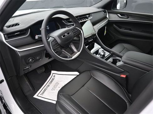 New 2025 Jeep Grand Cherokee L Limited image 10