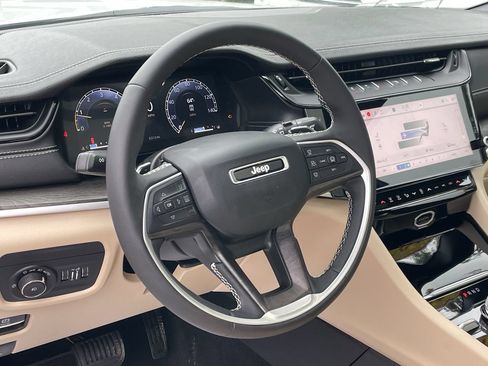 Used 2026 Jeep Grand Cherokee Limited w/ Limited Altitude Package AWD/4WD image 30