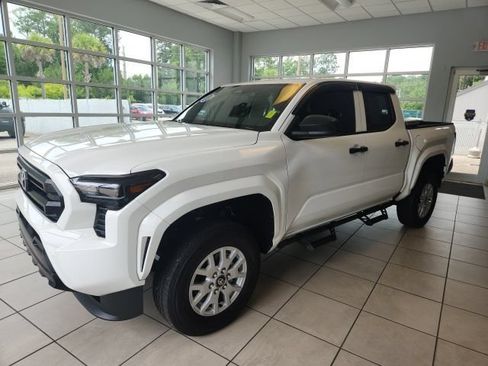 Used 2024 Toyota Tacoma SR AWD/4WD image 3