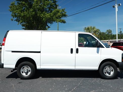 Used 2021 Chevrolet Express 2500 w/ Driver Convenience Package RWD image 4