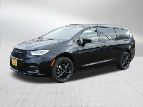 New 2026 Chrysler Pacifica Select image 3