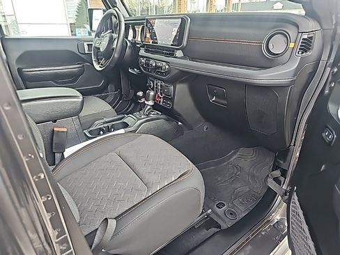 Certified 2024 Jeep Gladiator Mojave image 26