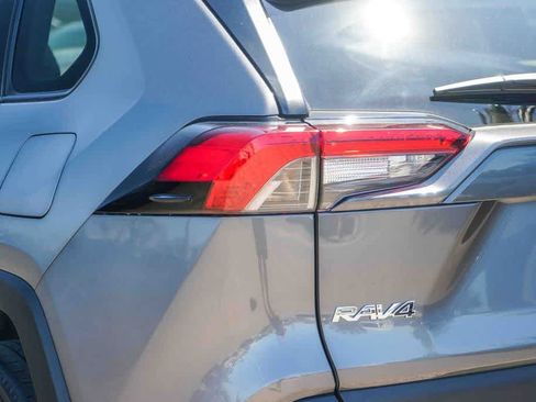 Used 2022 Toyota RAV4 XLE Premium FWD image 7