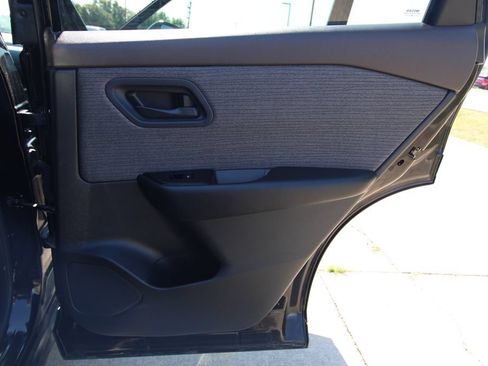 Used 2023 Nissan Rogue S AWD/4WD image 39