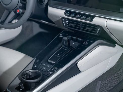 Used 2025 Porsche 911 Carrera RWD image 19