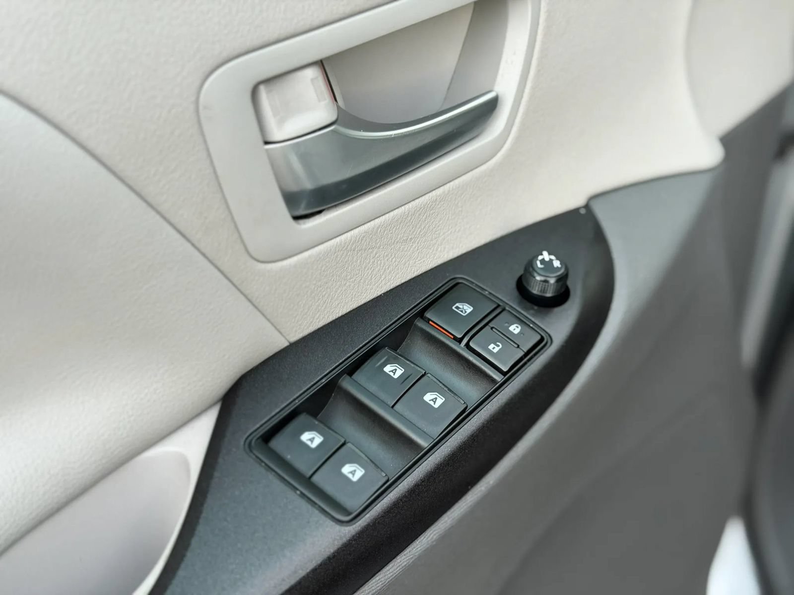 Used 2017 Toyota Sienna LE FWD image 18