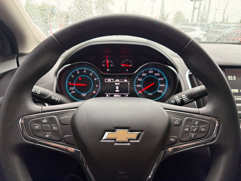 Used 2018 Chevrolet Cruze LT w/ Convenience Package FWD image 11