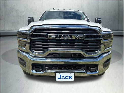 New 2026 RAM 2500 Tradesman AWD/4WD image 9