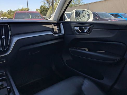 Used 2020 Volvo XC60 T6 Momentum image 19