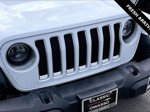 Used 2019 Jeep Wrangler Unlimited Sahara AWD/4WD image 32