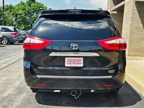 Used 2019 Toyota Sienna Limited Premium AWD/4WD image 7