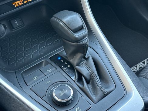 Certified 2020 Toyota RAV4 LE AWD/4WD image 21