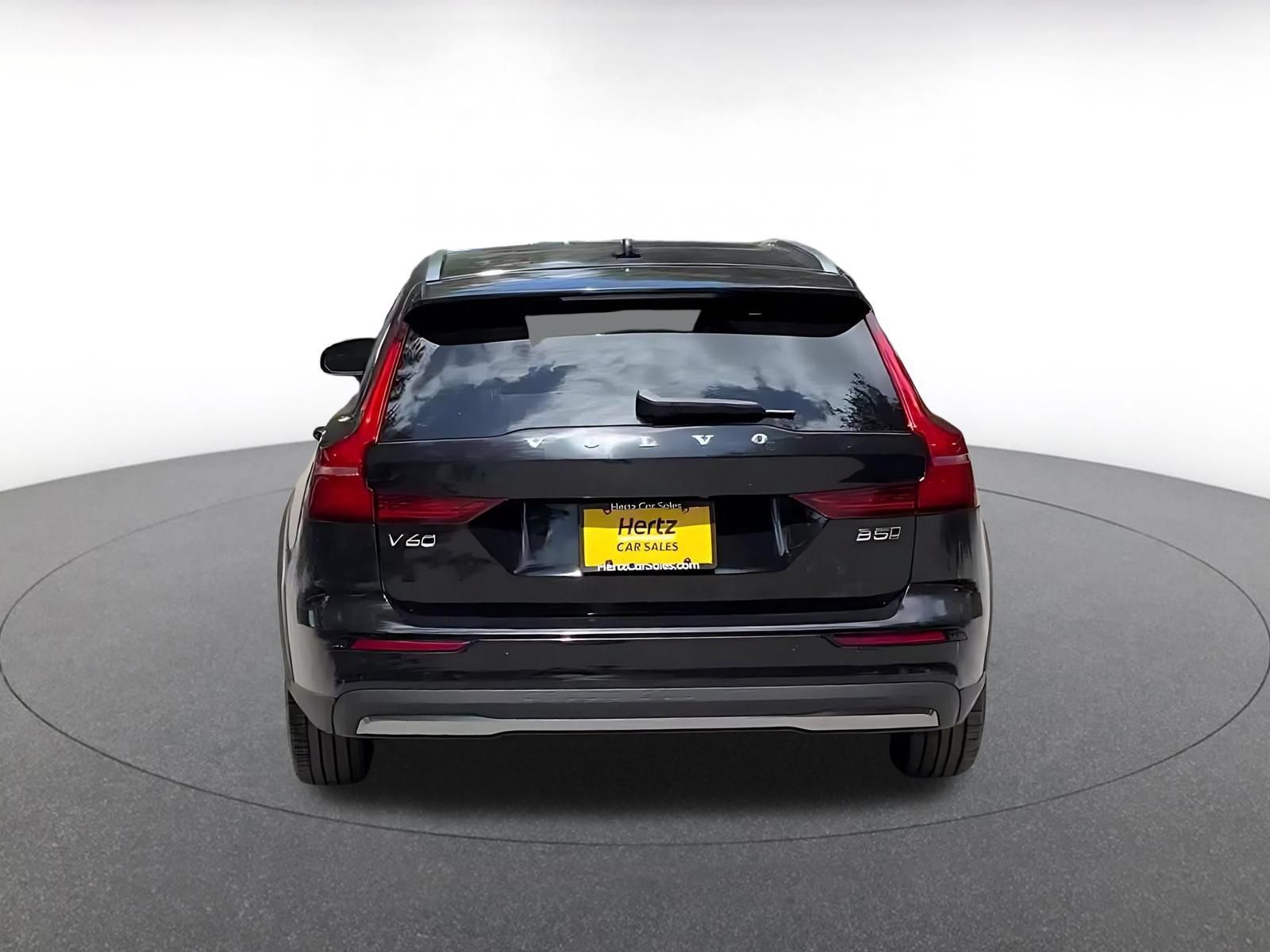 Used 2025 Volvo V60 B5 Cross Country Plus AWD/4WD image 12