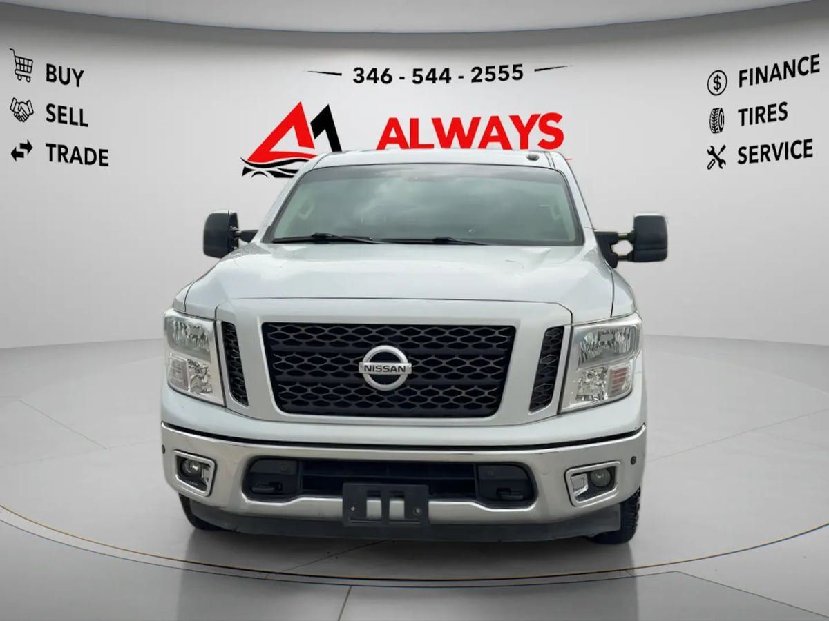 Used 2019 Nissan Titan SV w/ SV Convenience Package RWD image 2