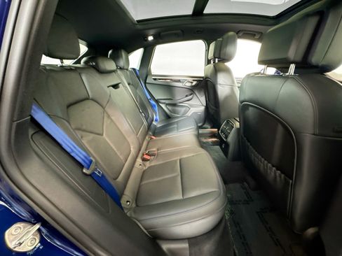 Certified 2024 Porsche Macan S AWD/4WD image 24