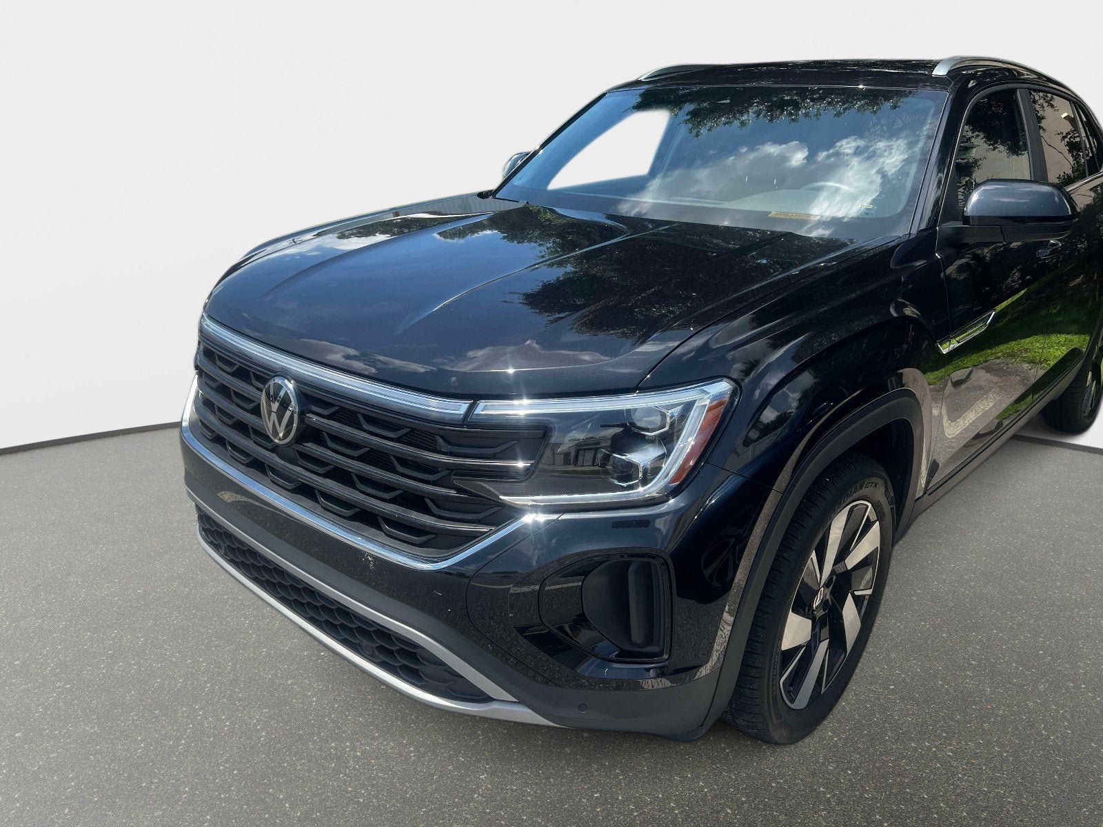 Used 2024 Volkswagen Atlas Cross Sport SE FWD image 33