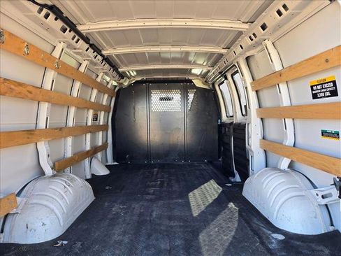 Used 2022 GMC Savana 2500 w/ Driver Convenience Package image 12
