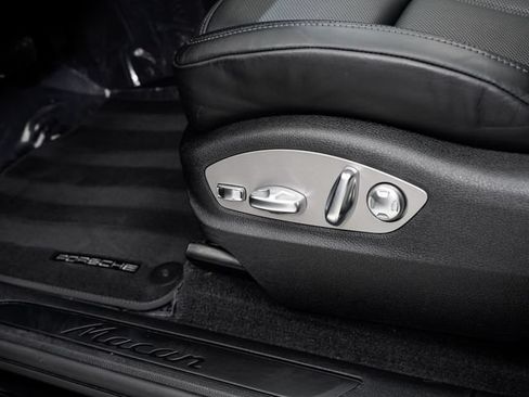 Certified 2026 Porsche Macan AWD/4WD image 12