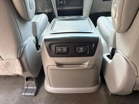 Used 2018 Toyota Sienna XLE FWD image 24