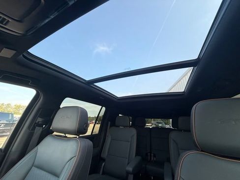 Used 2025 GMC Yukon XL AT4 w/ AT4 Premium Package AWD/4WD image 39