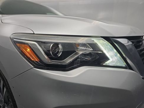 Used 2020 Nissan Pathfinder Platinum FWD image 14