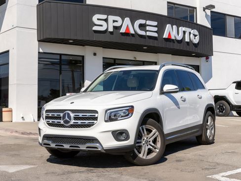 Used 2022 Mercedes-Benz GLB 250 GLB 250 Sport Utility 4D image 4