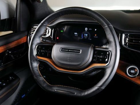 Used 2022 Jeep Grand Wagoneer Series III w/ Rear Seat Video Group 1 AWD/4WD image 13