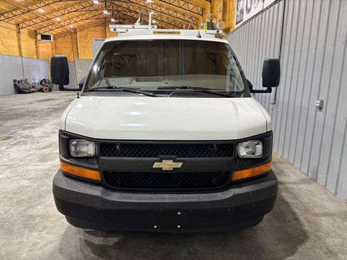 Used 2017 Chevrolet Express 3500 RWD image 7