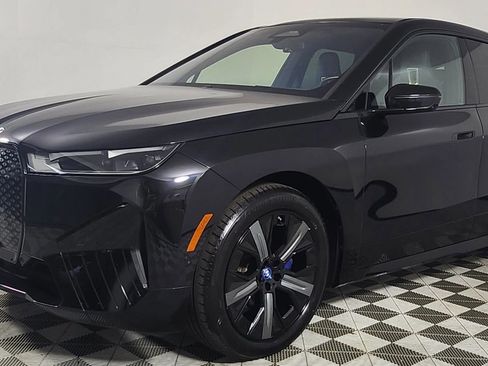 Used 2022 BMW iX xDrive50 w/ Premium Package image 4