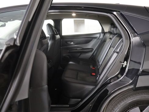 Used 2023 Nissan Ariya AWD image 32