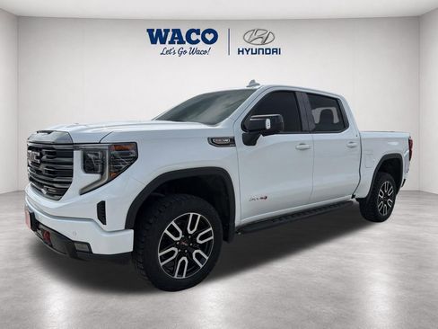 Used 2024 GMC Sierra 1500 AT4 w/ Technology Package AWD/4WD image 4