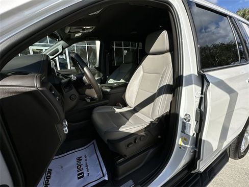 Used 2023 GMC Yukon SLT w/ SLT Luxury Package image 19