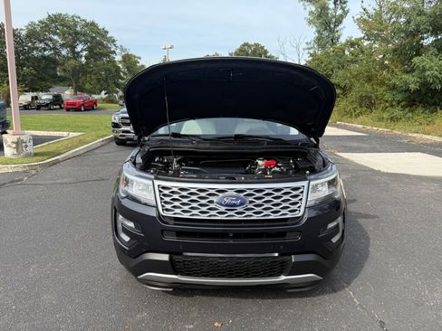 Used 2017 Ford Explorer Platinum image 40