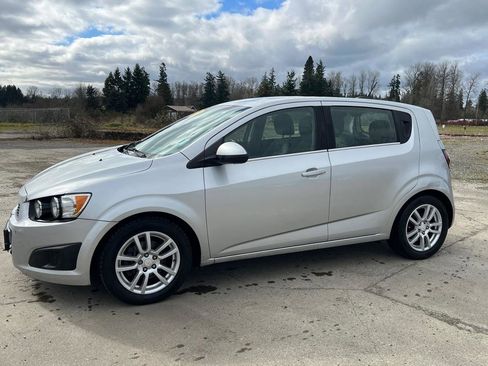 Used 2016 Chevrolet Sonic LT w/ Fun and Sun Package image 2