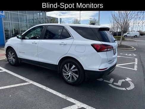 Used 2022 Chevrolet Equinox LT image 3