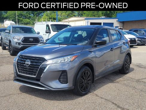 Used 2022 Nissan Kicks S FWD image 2