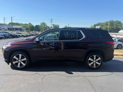 Used 2021 Chevrolet Traverse LT w/ LT Premium Package AWD/4WD image 4