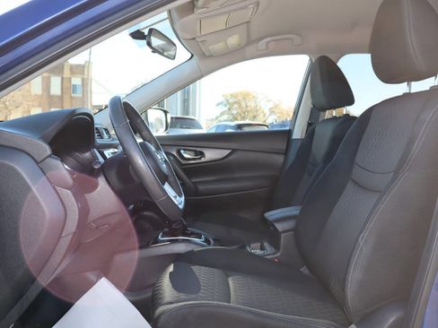 Used 2017 Nissan Rogue SV image 5