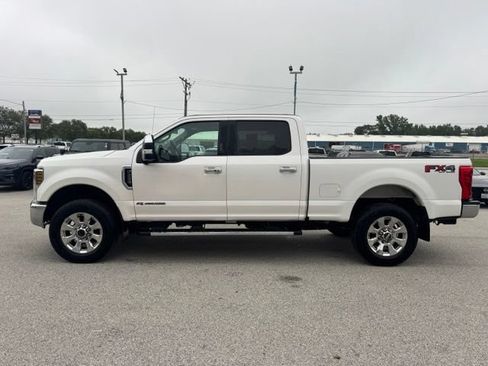 Used 2019 Ford F250 Lariat w/ Lariat Ultimate Package AWD/4WD image 2