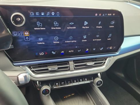 Used 2026 Chevrolet Equinox EV LT FWD image 8