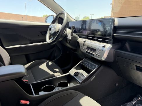 Used 2025 Hyundai Kona SEL AWD/4WD image 38
