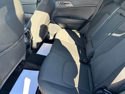 Used 2024 Kia Sportage LX image 30