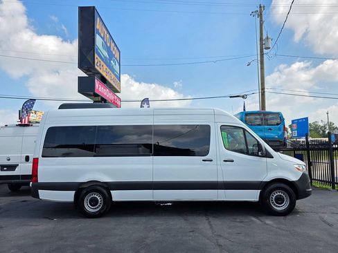 Used 2025 Mercedes-Benz Sprinter 2500 image 3