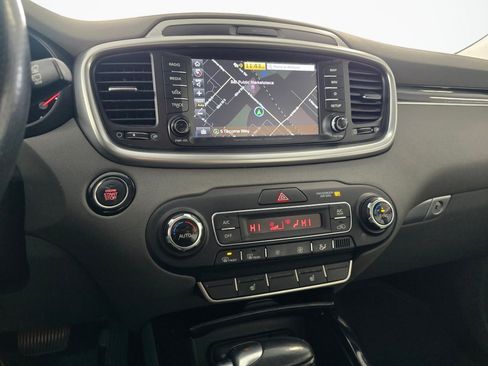 Used 2019 Kia Sorento SX FWD image 29