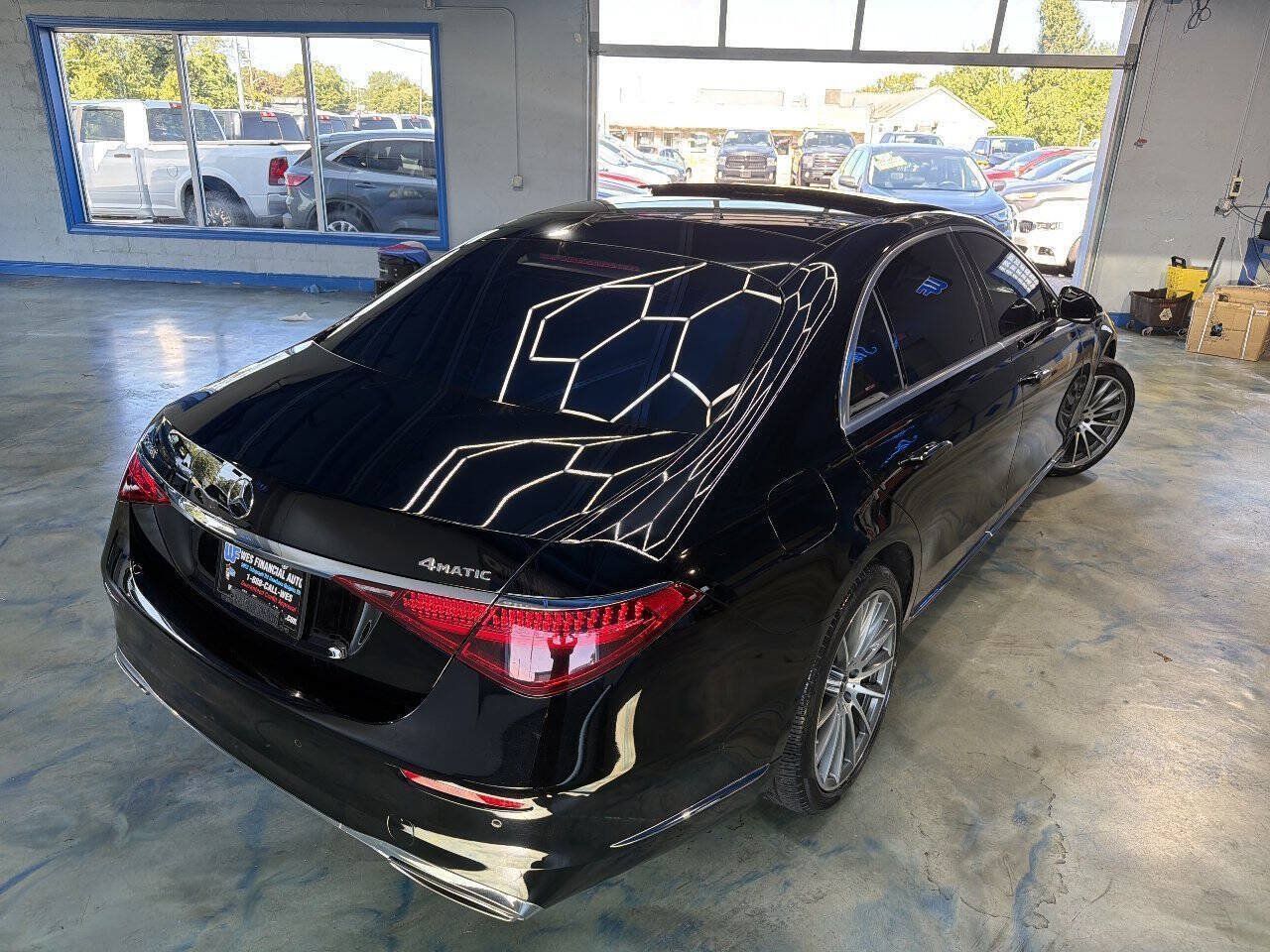 Used 2024 Mercedes-Benz S 580 4MATIC Sedan image 3