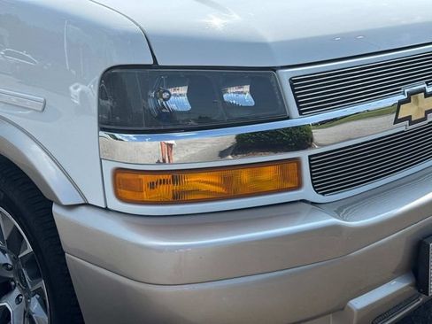 Used 2023 Chevrolet Express 2500 RWD image 3