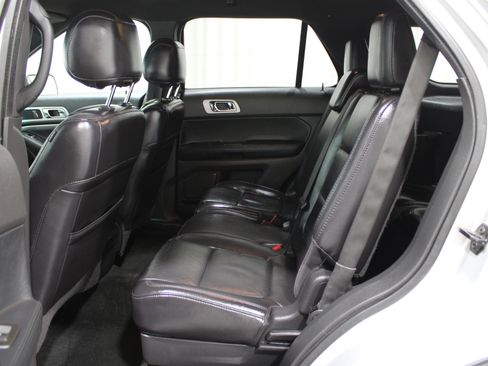 Used 2013 Ford Explorer XLT FWD image 21